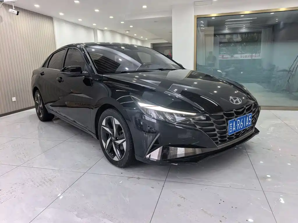Hyundai Elantra 2022