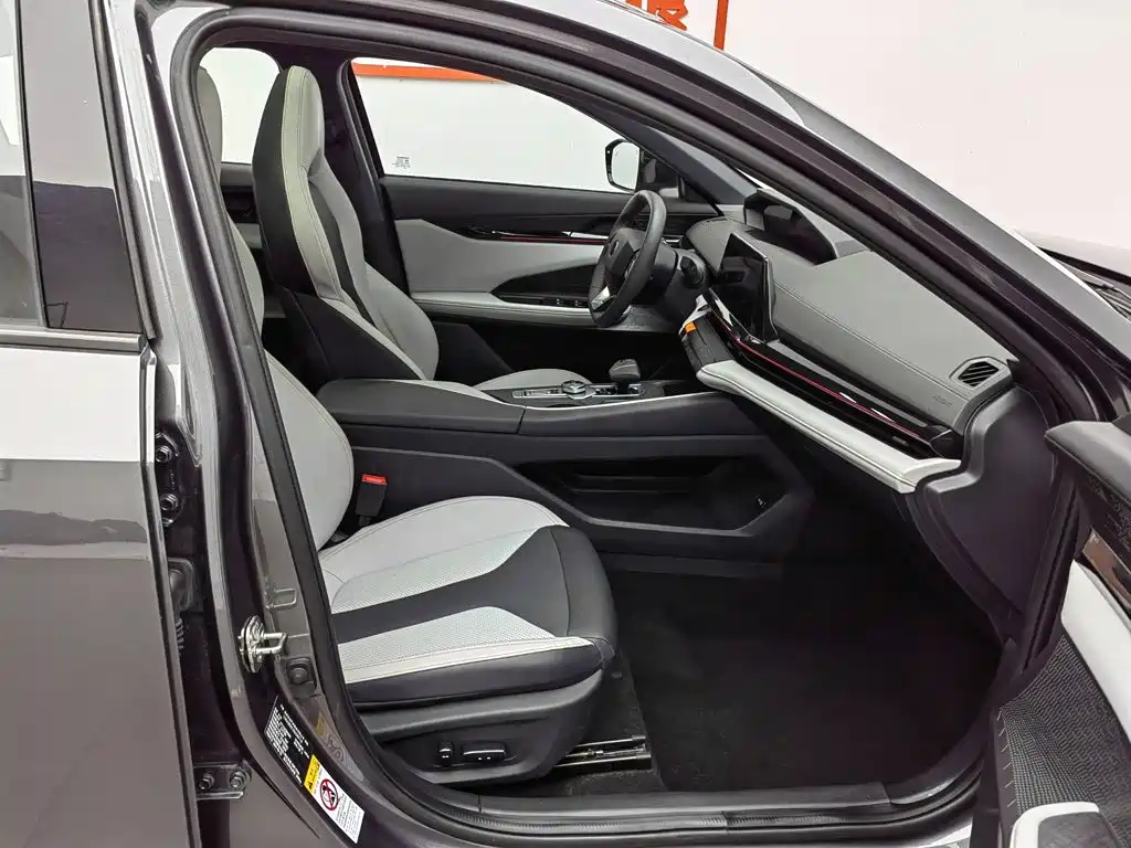 Changan UNI-V Smart Electric Idd 2024 — фото 23