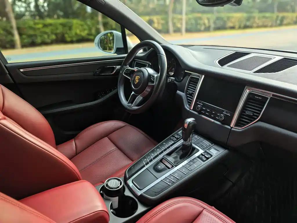 Porsche Macan 2018 — фото 11