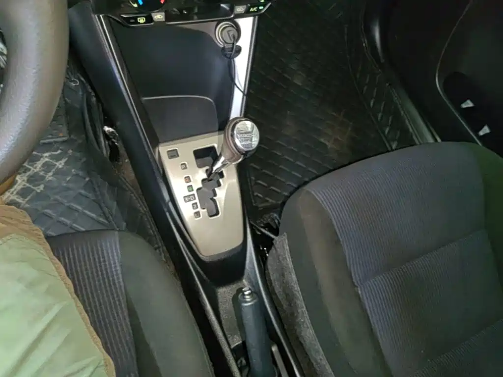 Toyota Yaris L 2016 — фото 14