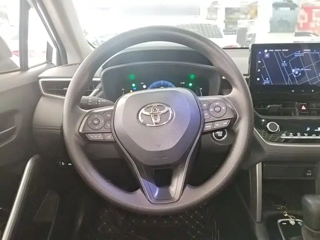 Toyota Corolla Cross 2023 — фото 11