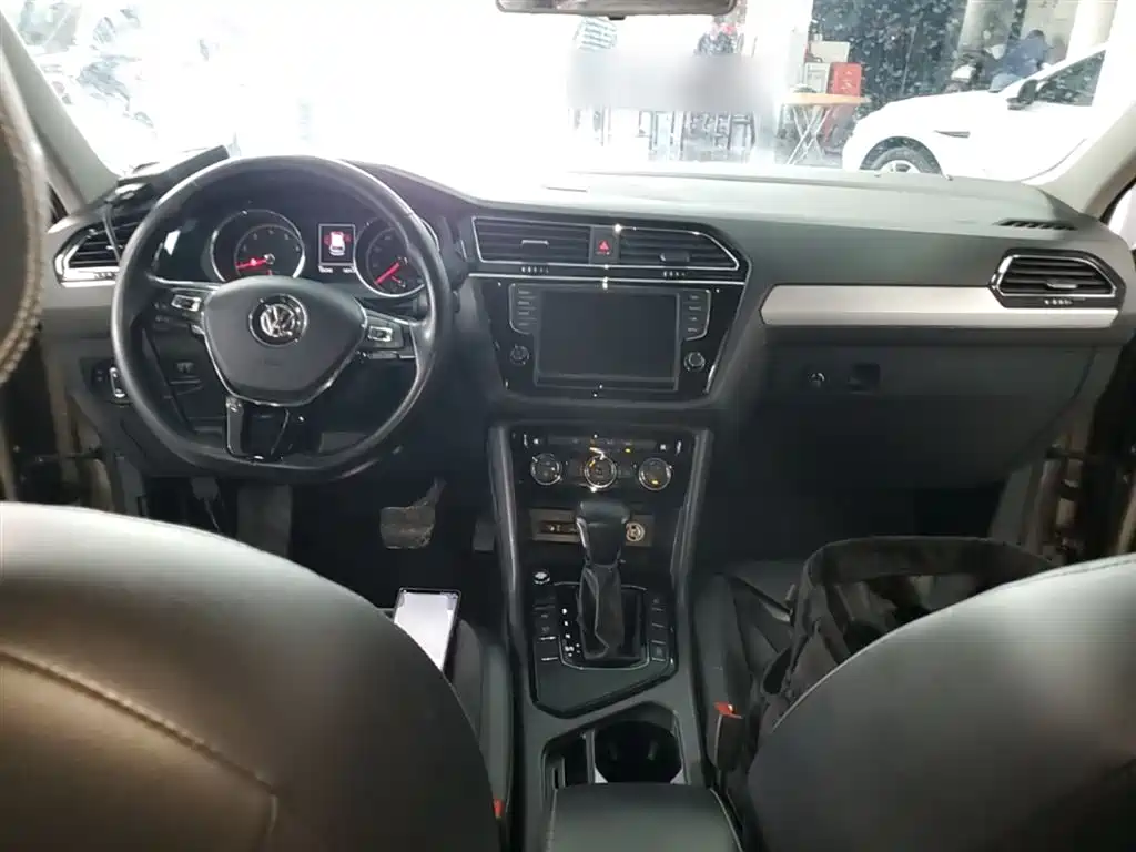 Volkswagen Tiguan L 2018 — фото 10