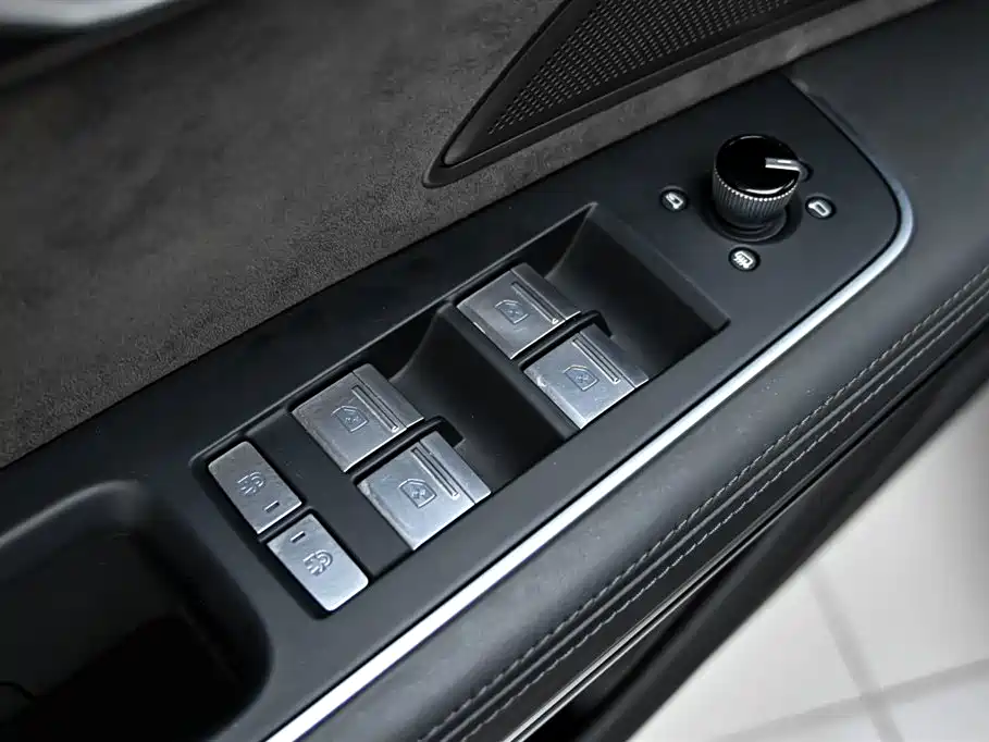 Audi A8 New Energy 2022 — фото 23