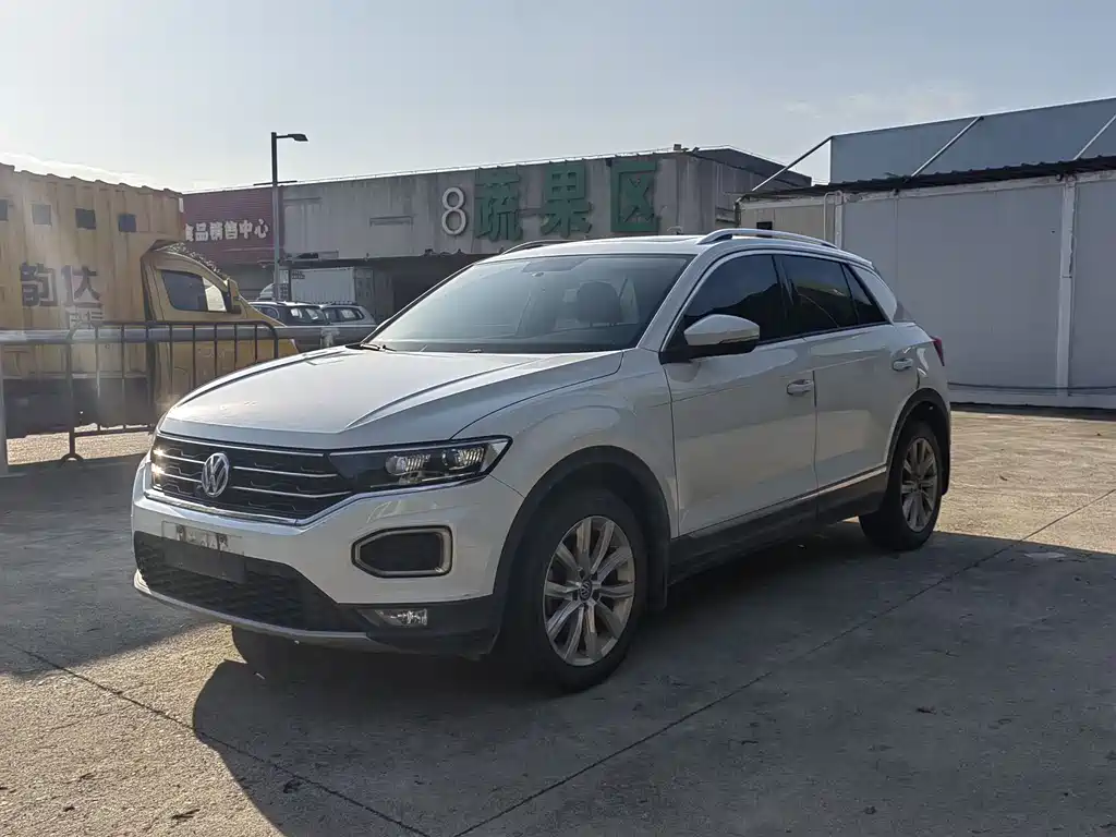 Volkswagen T-Roc 2020 — фото 1