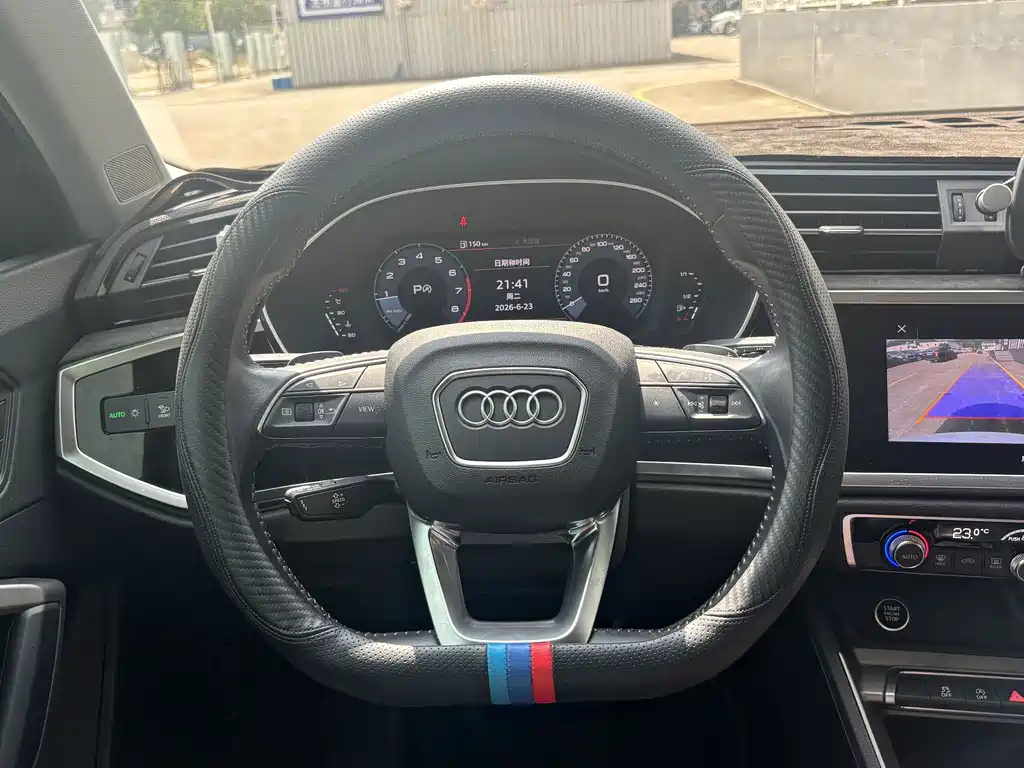 Audi Q3 2021 — фото 10