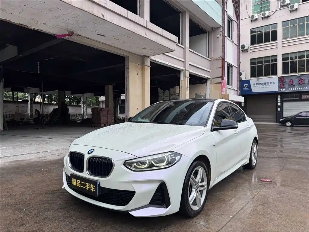 BMW 1 Series 2019 — фото 1