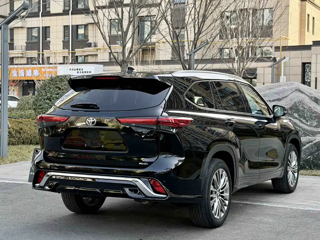 Toyota Highlander 2023 — фото 19