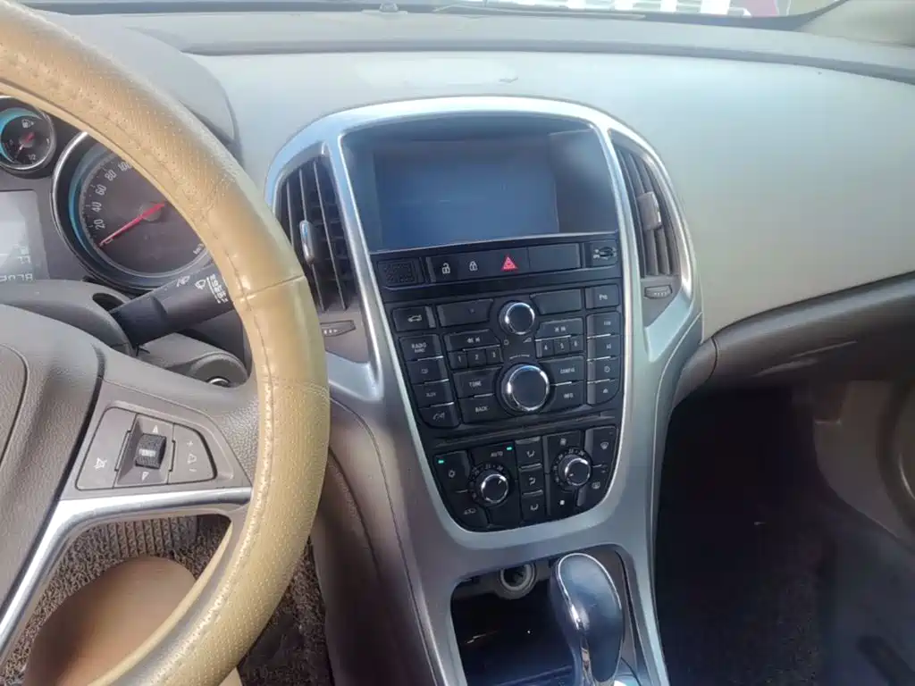 Buick Excelle 2015 — фото 13