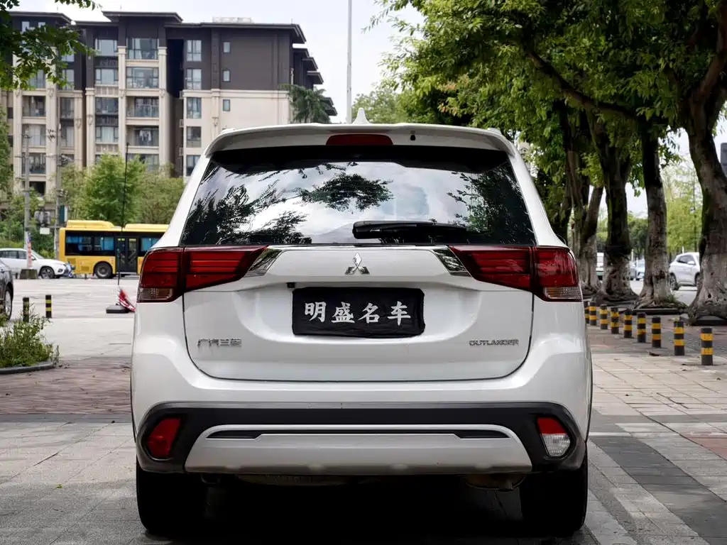 Mitsubishi Outlander 2019 — фото 19