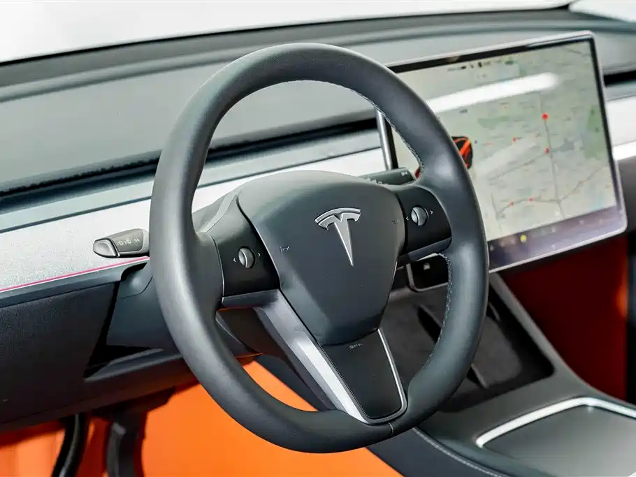 Tesla Model Y 2025 — фото 11