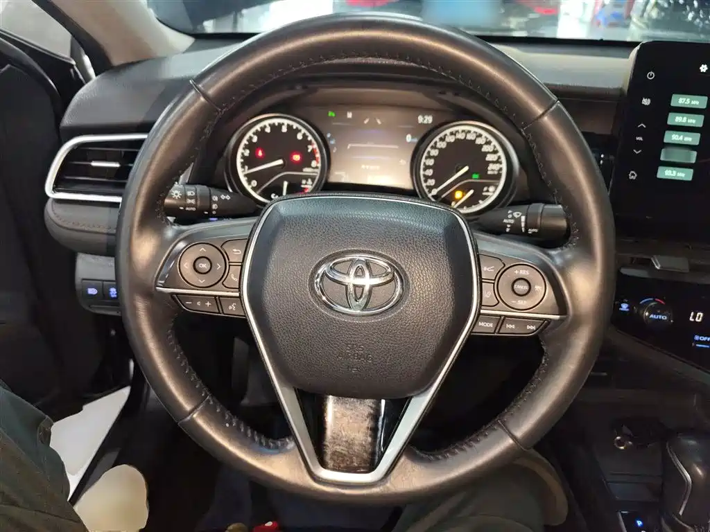 Toyota Camry 2023 — фото 7