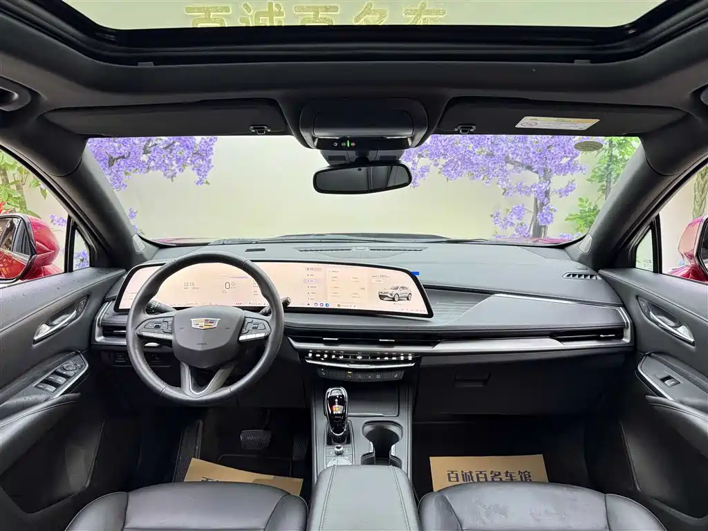 Cadillac XT4 2025 — фото 16