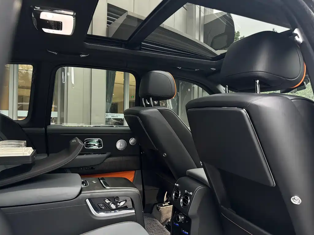 Rolls-Royce Cullinan 2020 — фото 26