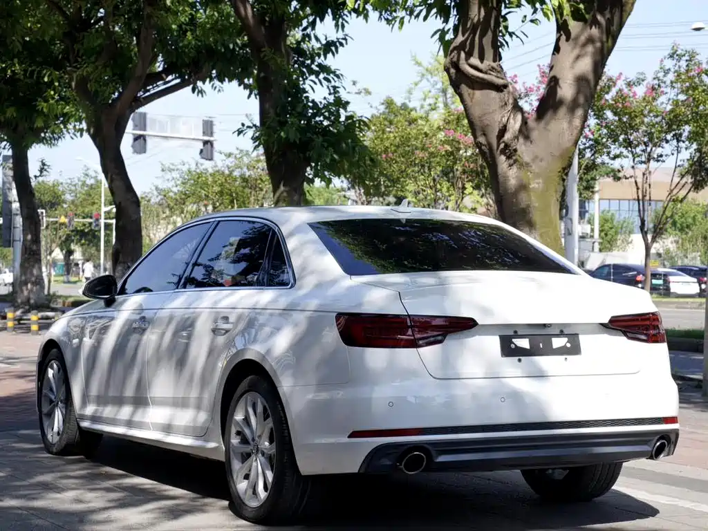 Audi A4L 2018 — фото 15