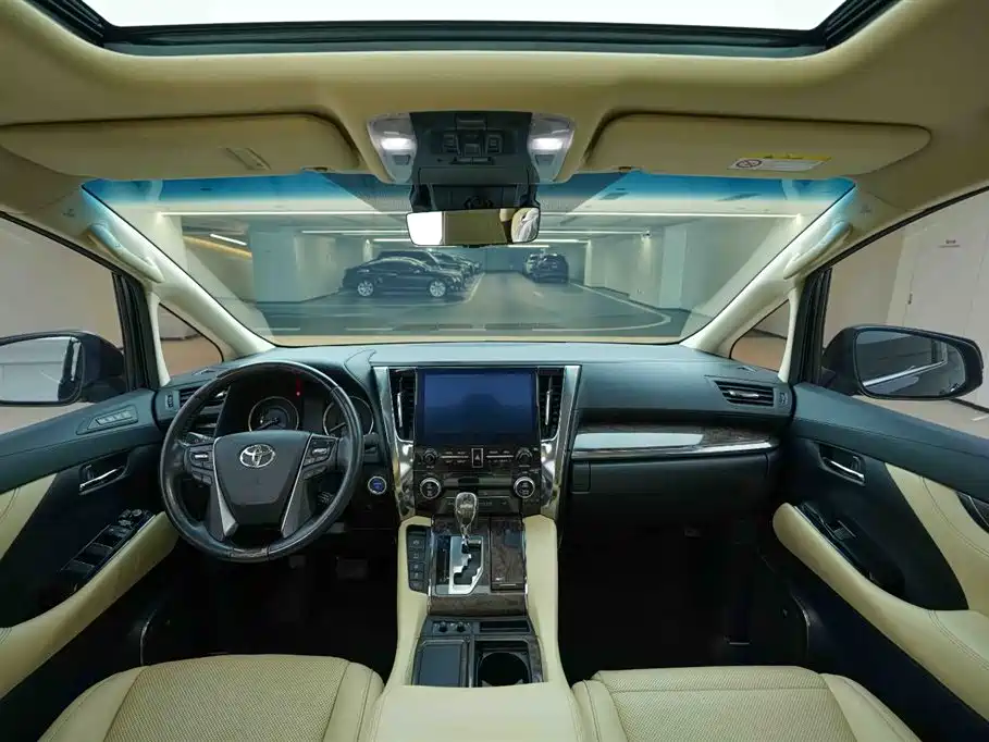 Toyota Alphard 2022 — фото 19