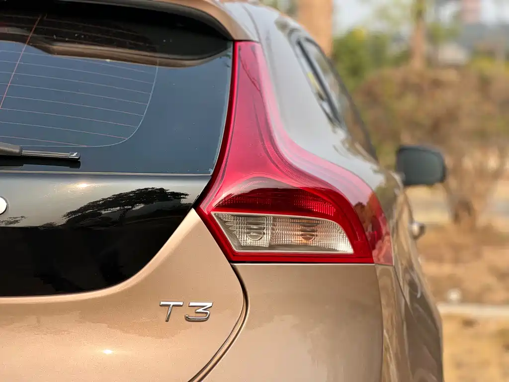 Volvo V40 2016 — фото 20