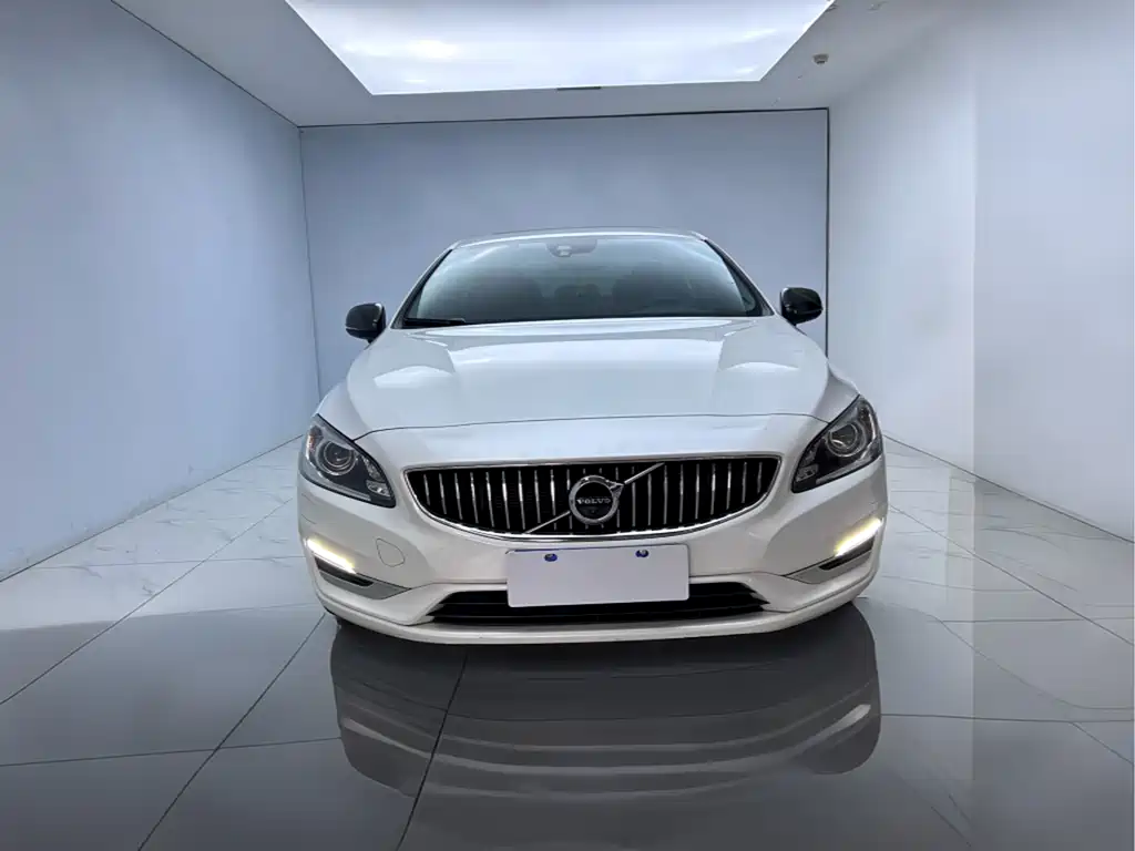 Volvo S60 2018 — фото 2