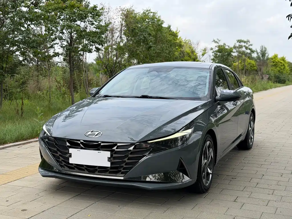 Hyundai Elantra 2022