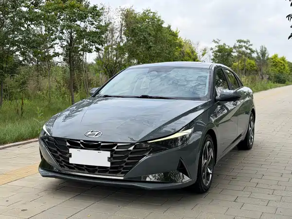 Hyundai Elantra 2022