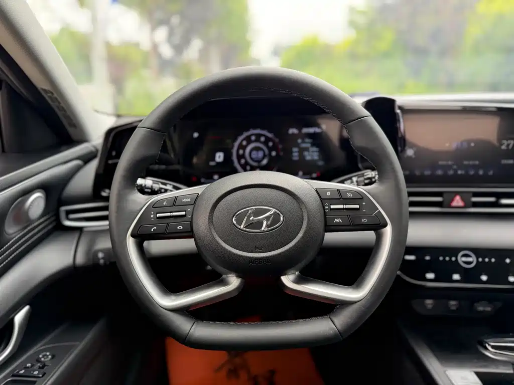 Hyundai Elantra 2022 — фото 11