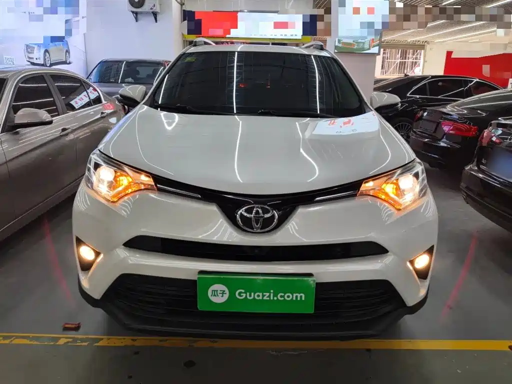Toyota RAV4 2018 — фото 3