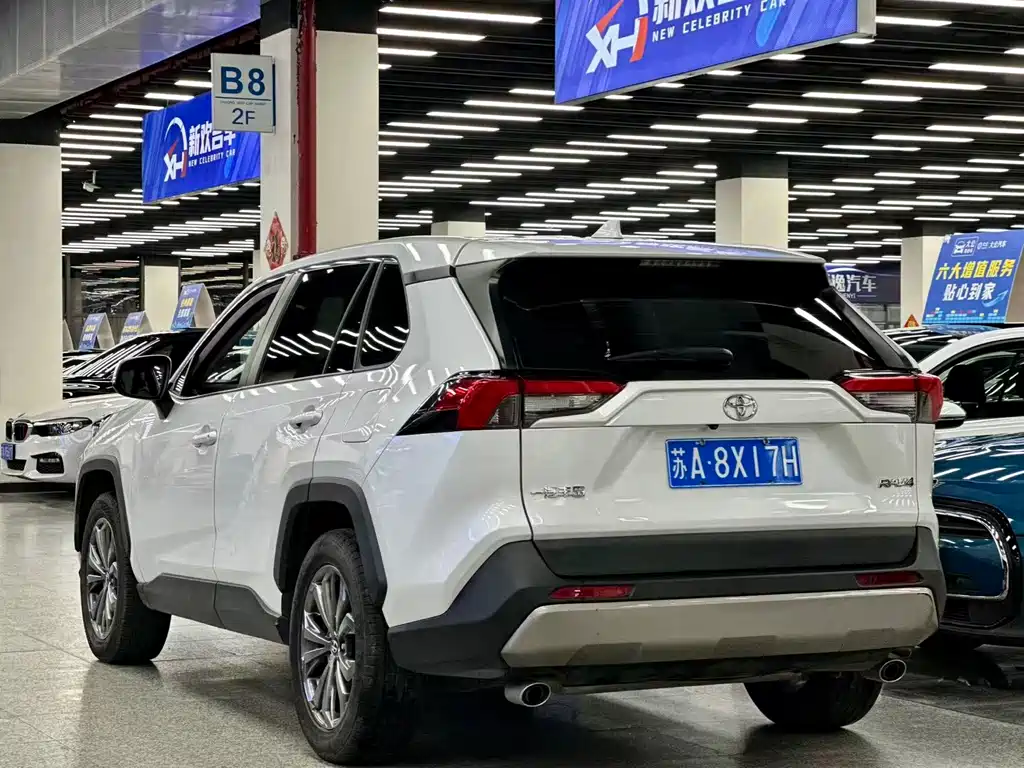 Toyota RAV4 2024 — фото 16