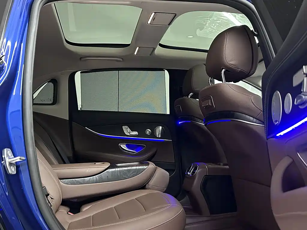 Mercedes-Benz E-Class 2020 — фото 11