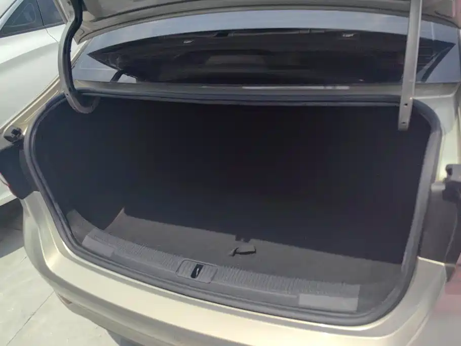 Roewe i5 2020