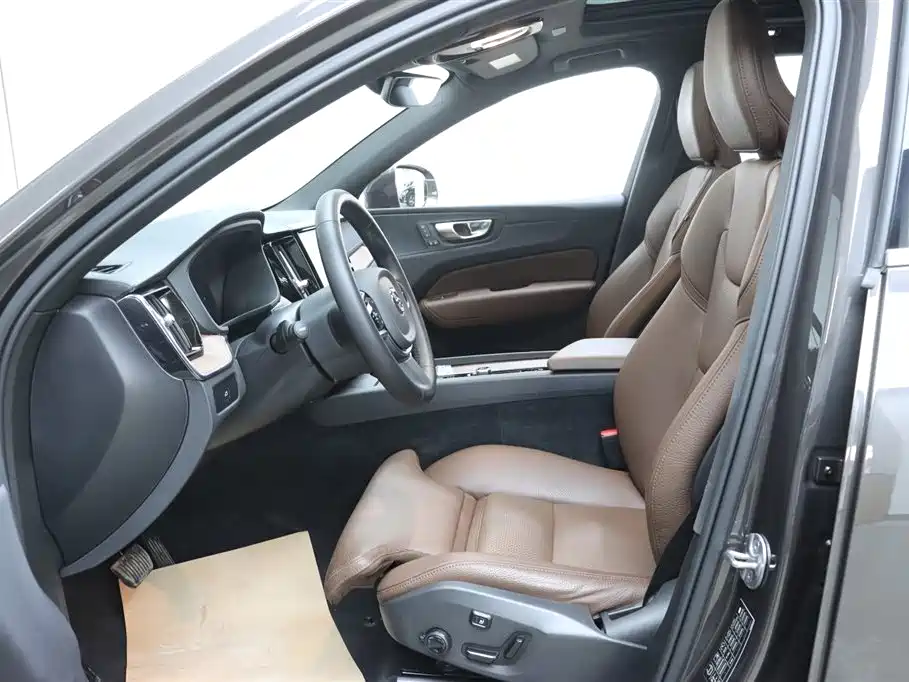 Volvo XC60 2024 — фото 15