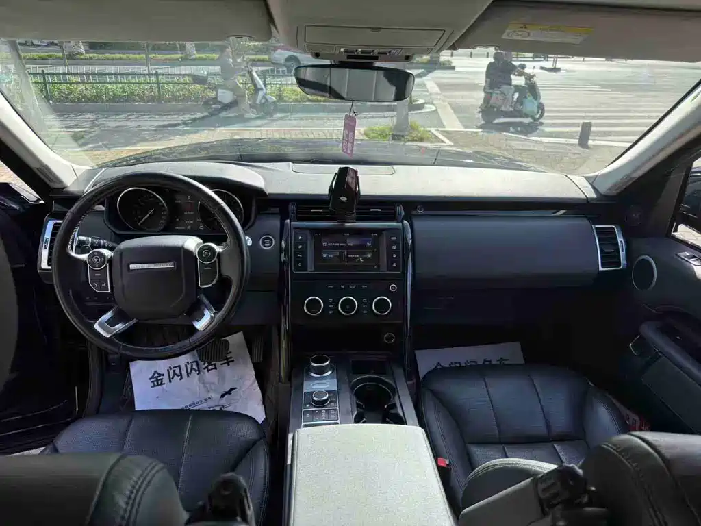 Land Rover Discovery 2018 — фото 9