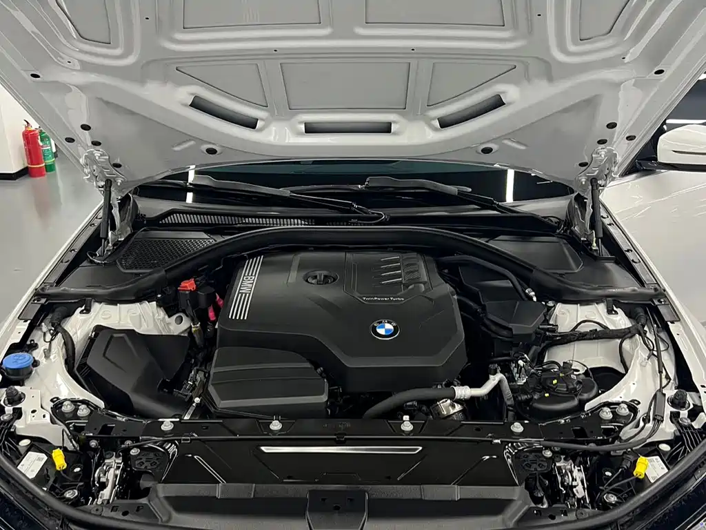 BMW 3 Series 2023 — фото 17