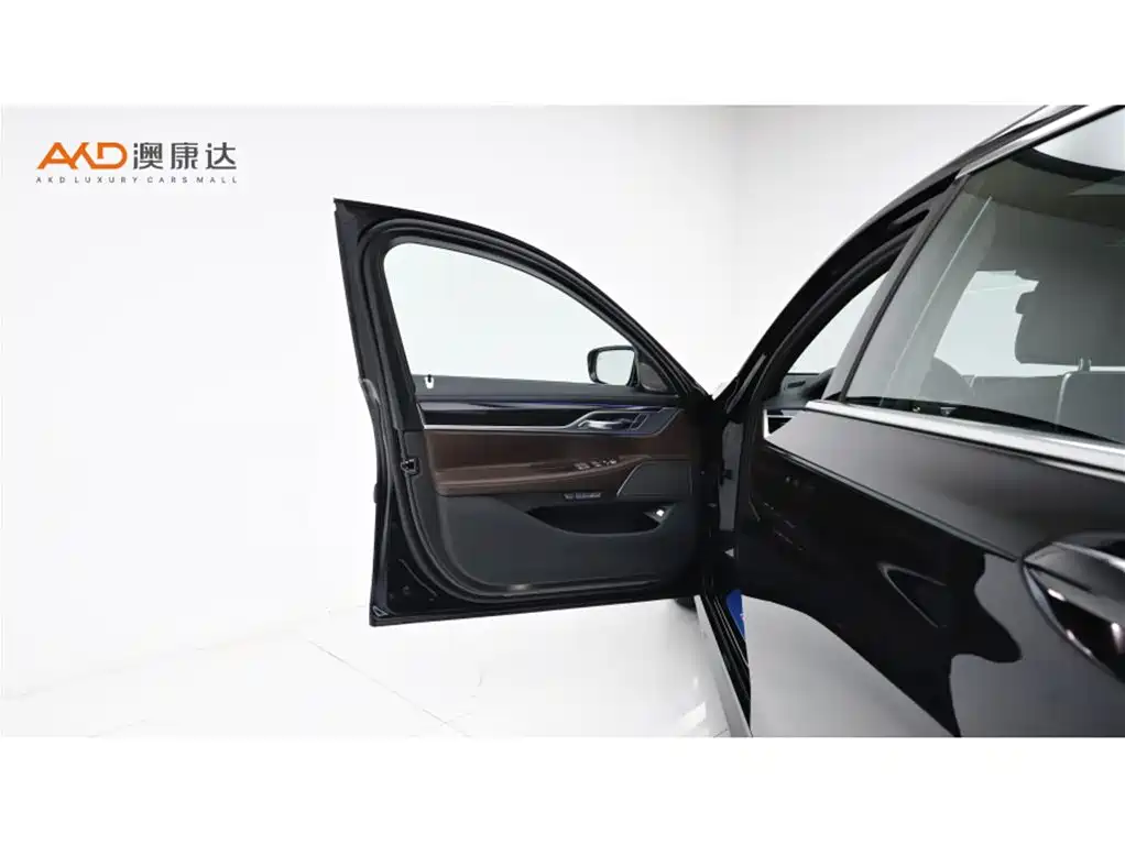 BMW 7 Series 2017 — фото 10