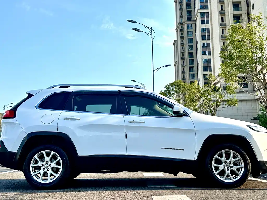 Jeep Cherokee 2018 — фото 9
