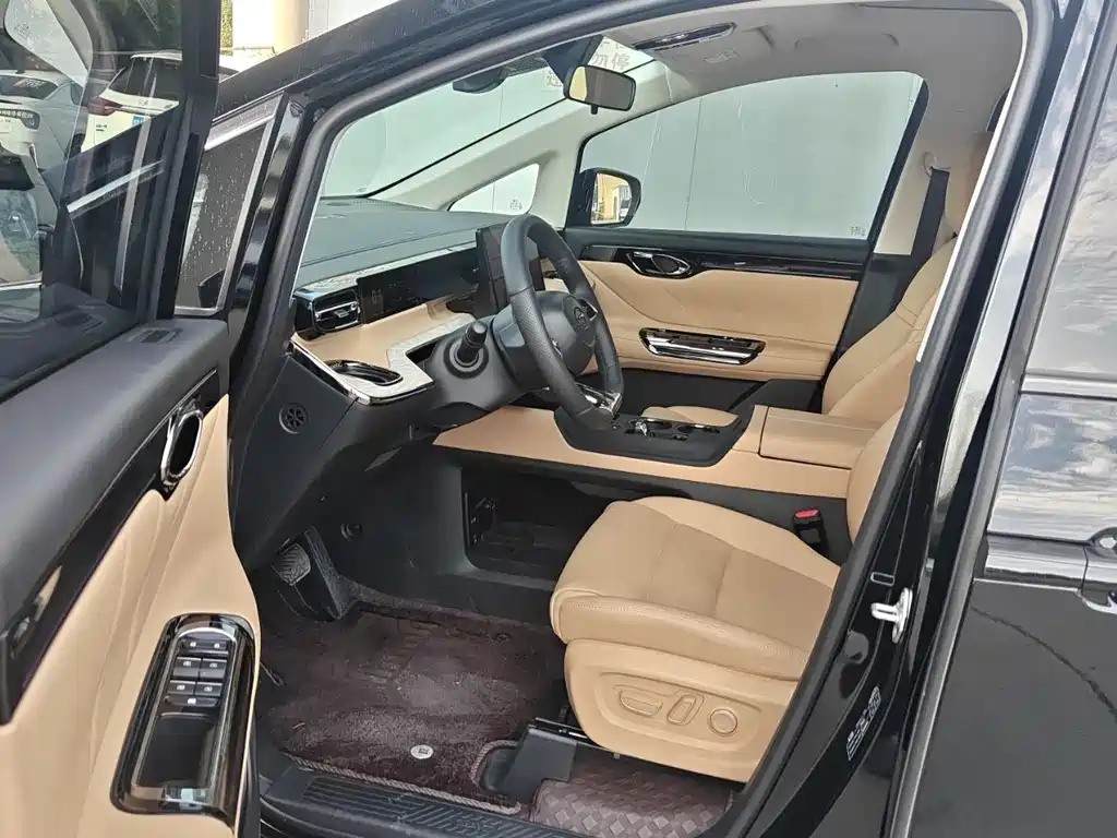 GAC Motor E8 PHEV 2025 — фото 2