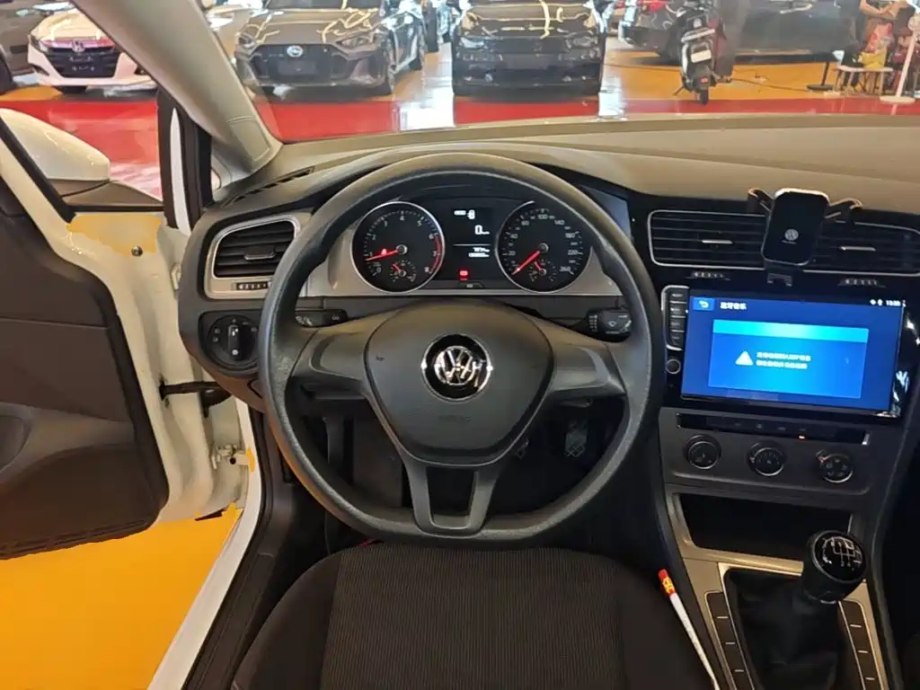 Volkswagen Golf 2017 — фото 11