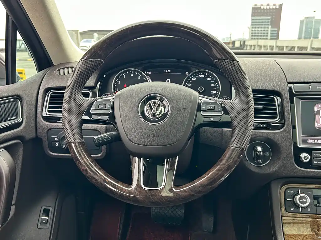 Volkswagen Touareg 2018 — фото 9