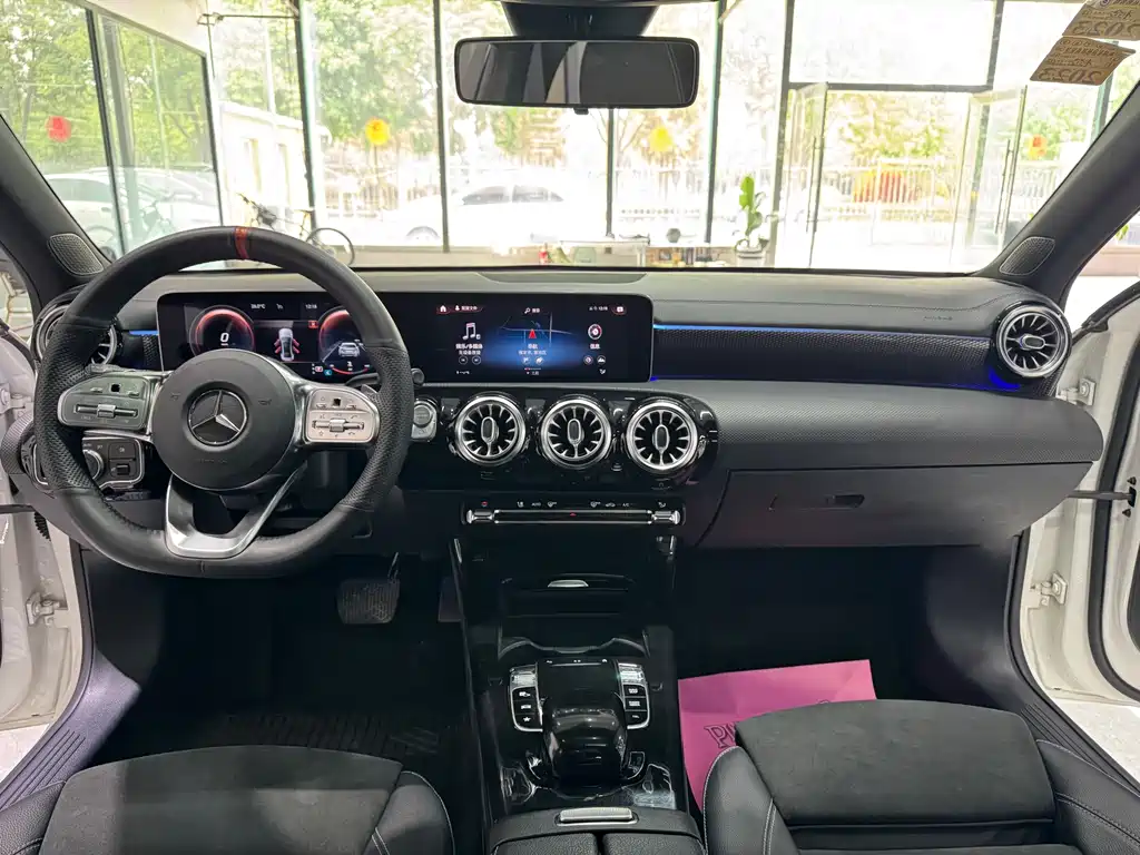 Mercedes-Benz A-Class 2019 — фото 9