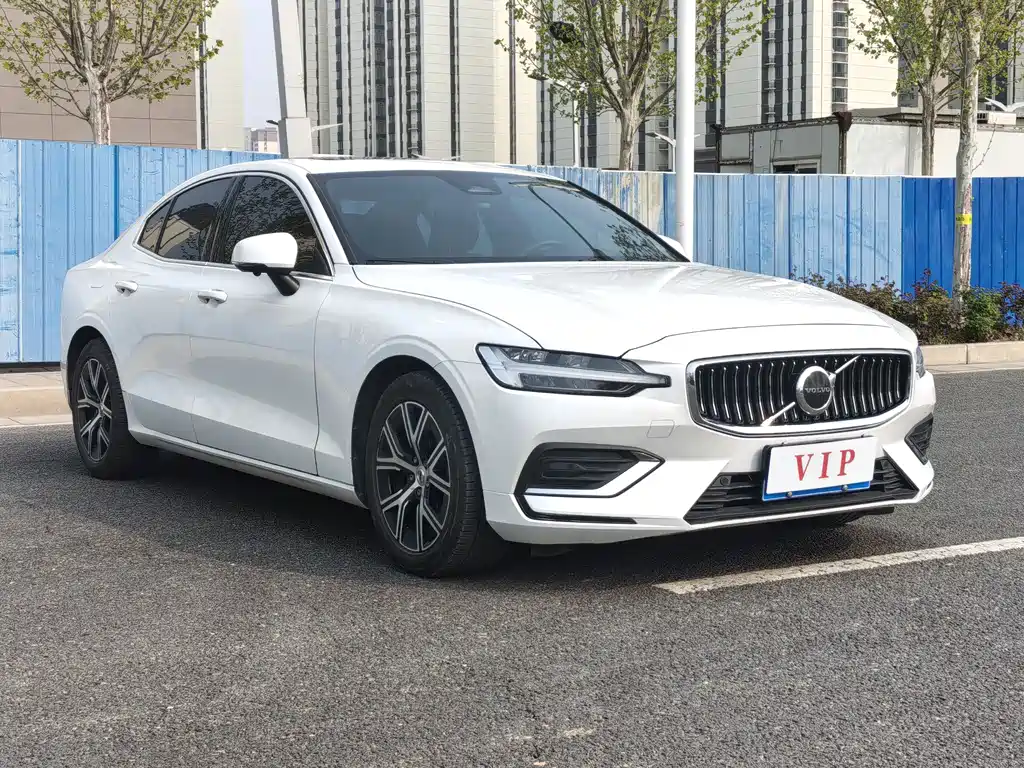 Volvo S60 2023 — фото 3