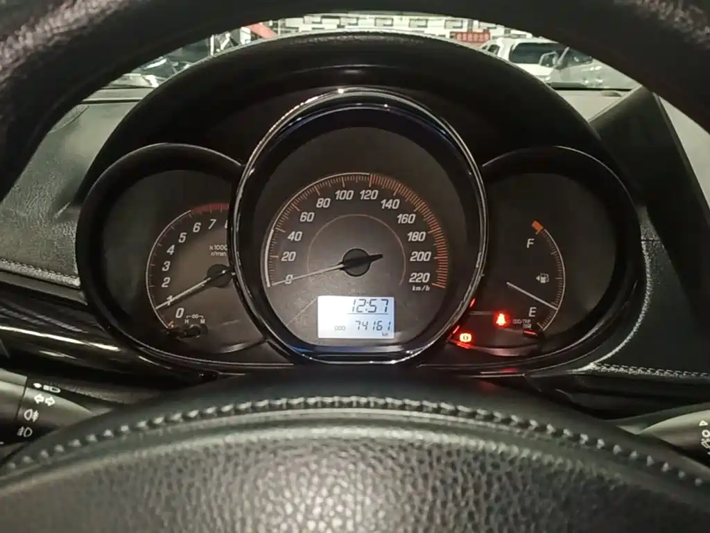 Toyota Yaris L 2020 — фото 12