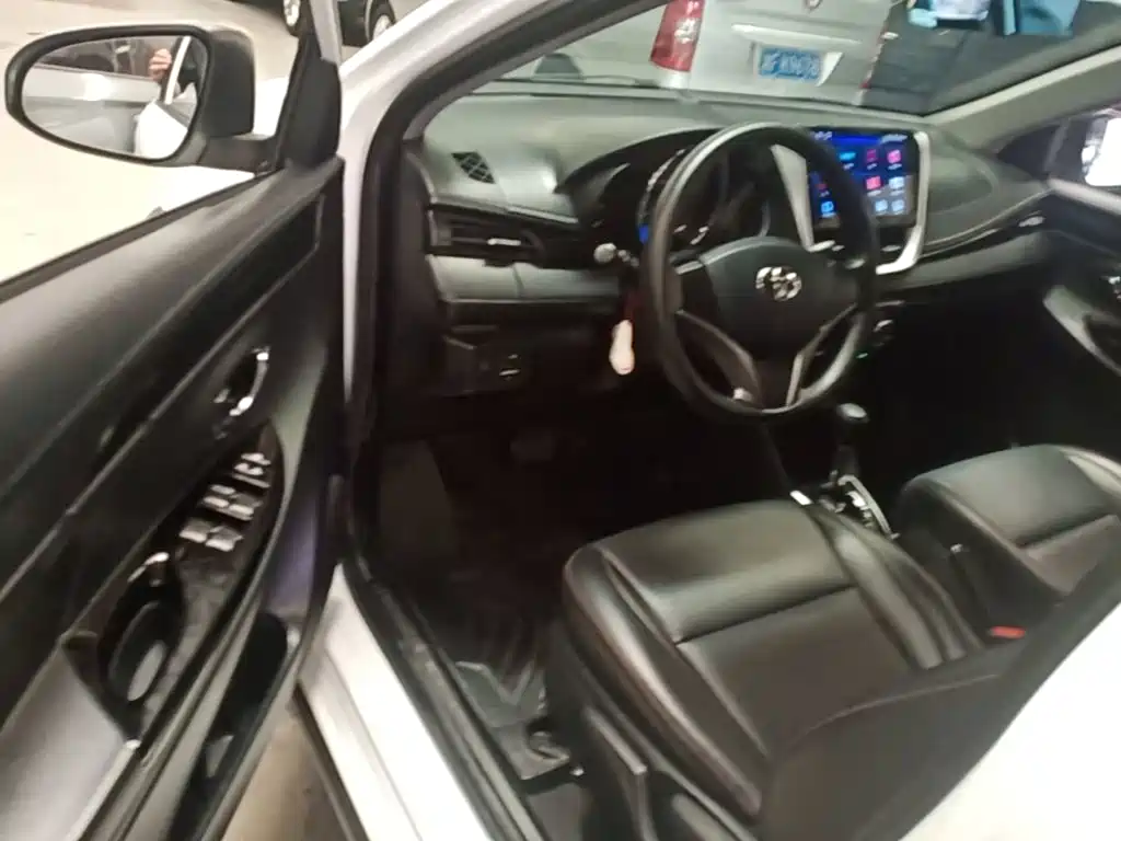 Toyota Yaris L 2020 — фото 16