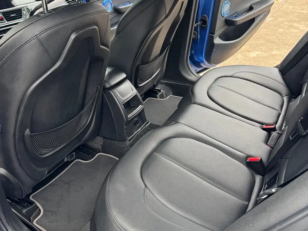 BMW 1 Series 2017 — фото 11