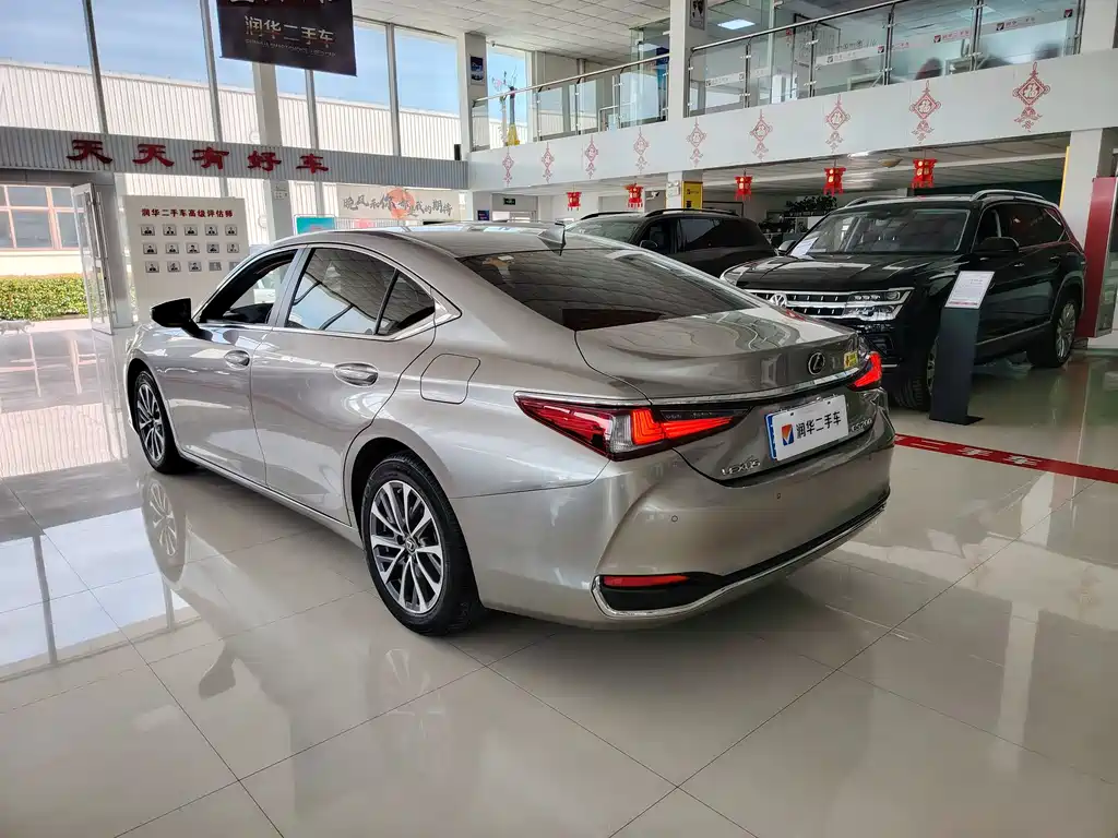 Lexus ES 2023 — фото 13