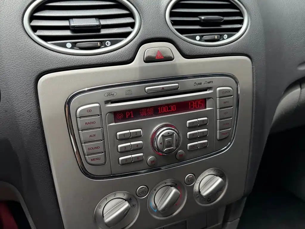 Ford Focus 2014 — фото 17