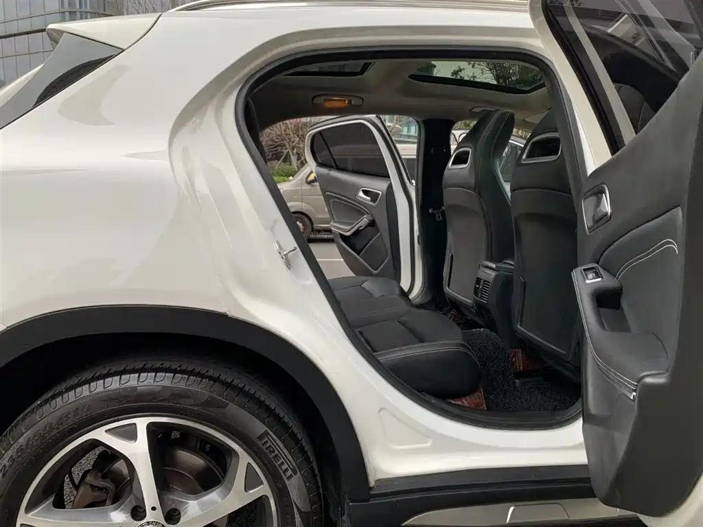 Mercedes-Benz GLA 2018 — фото 14