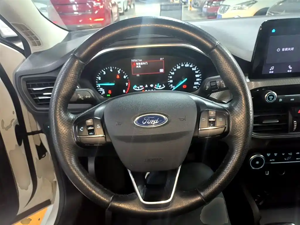 Ford Focus 2020 — фото 11