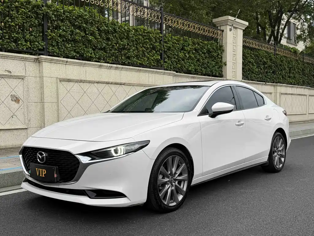 Mazda 3 Axela 2022 — фото 1