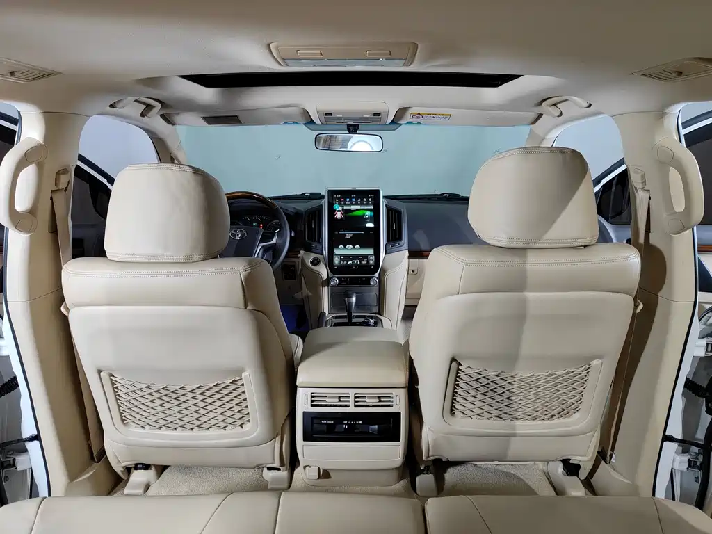 Toyota Land Cruiser 2017 — фото 8