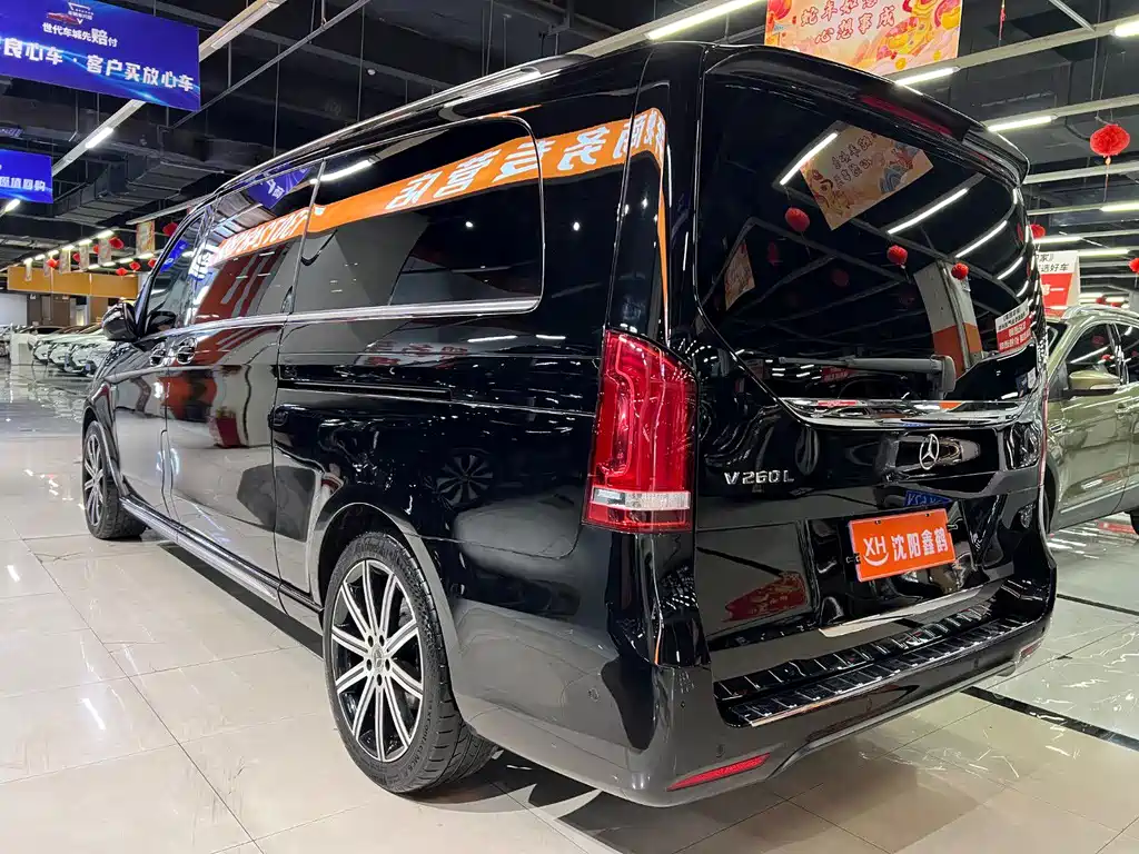 Mercedes-Benz V-Class 2023 — фото 28
