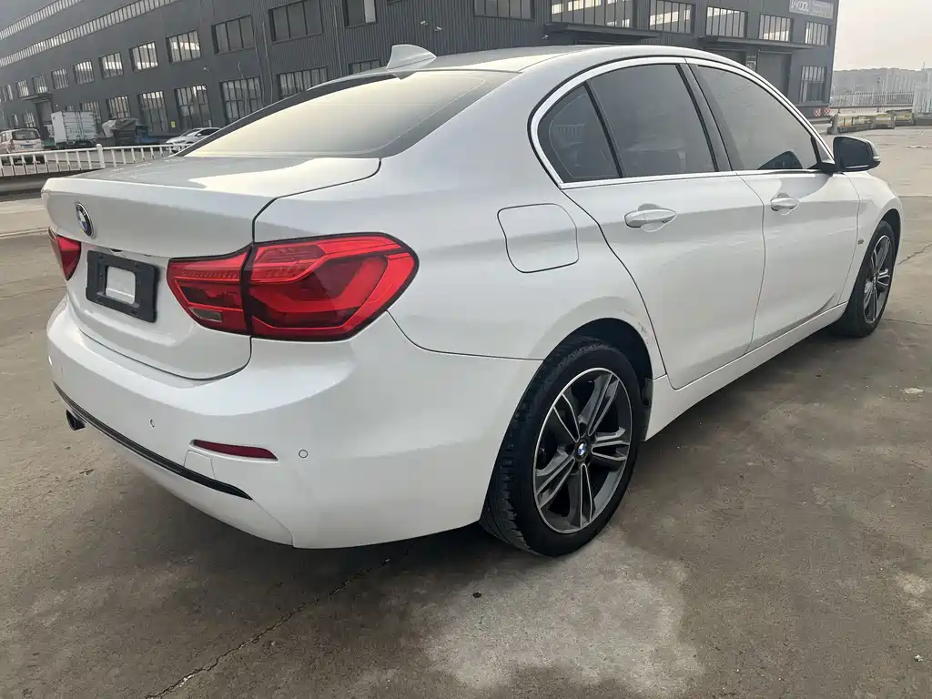 BMW 1 Series 2018 — фото 21