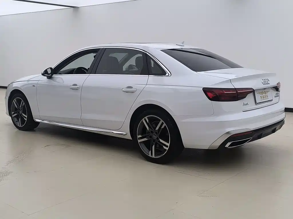 Audi A4L 2021 — фото 13